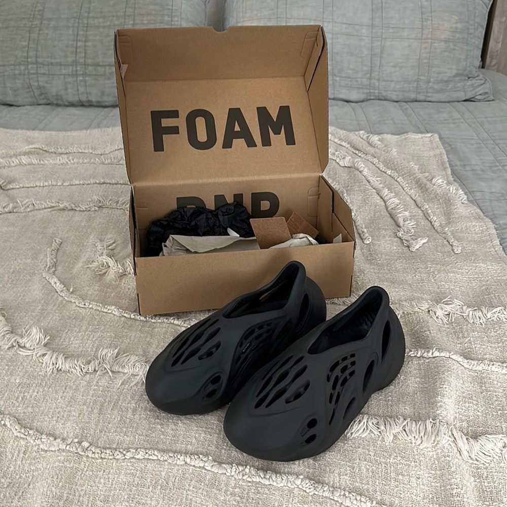 onyx yeezy foam runners